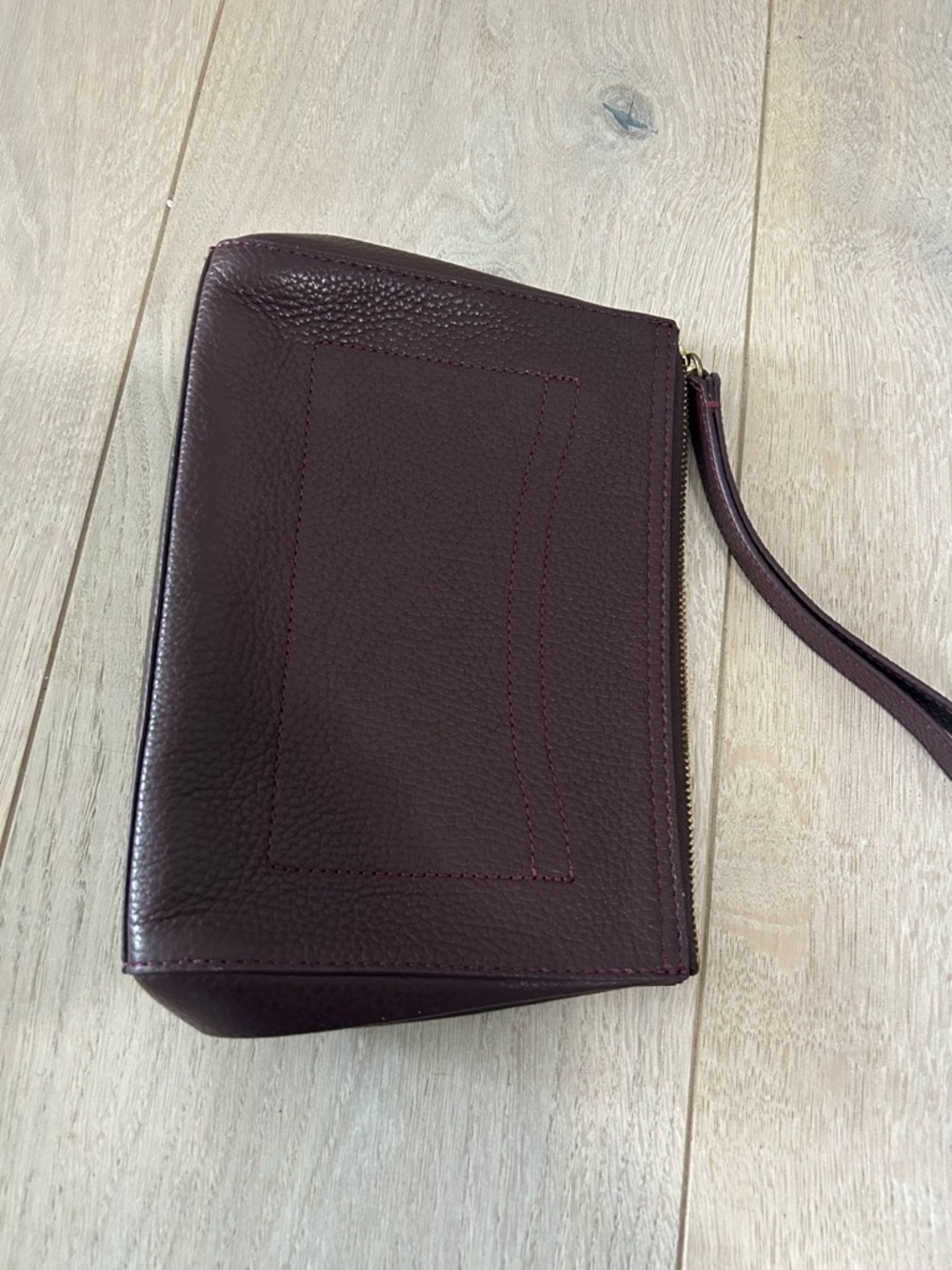 Cuyana Pebbled Leather Wristlet in Deep Burgundy